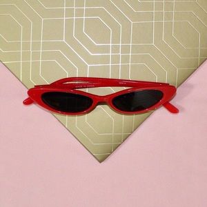 ‘Feline’ Sunglasses In ROUGE🍎